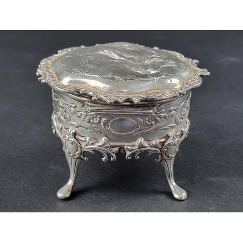 25 - An Edwardian silver jewellery casket, by Goldsmiths & Silversmiths Co Ltd, London 1907, 8cm high... 