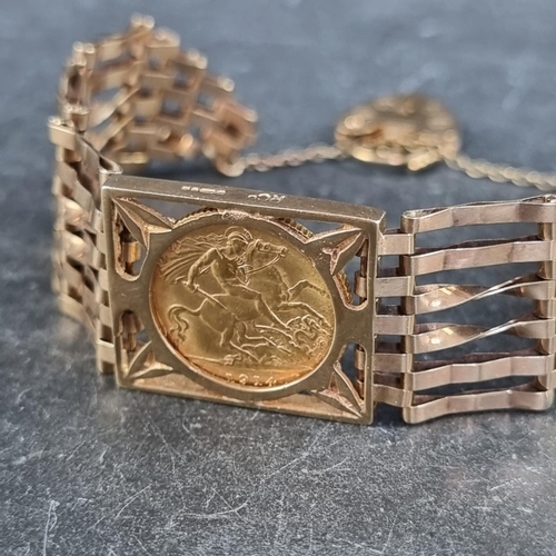 256 - A 9ct gold gate bracelet, having padlock clasp inset George V 1914 gold half sovereign, 20g.... 