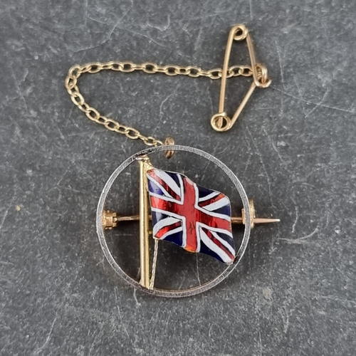 269 - A yellow metal and enamel 'Union Flag' brooch, stamped 15ct, 20mm diameter.