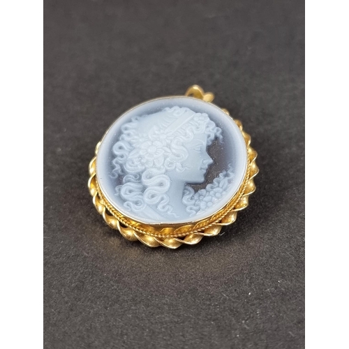 291A - A yellow metal mounted carved intaglio pendant, stamped 750, 24mm diameter; together with a chain, s... 