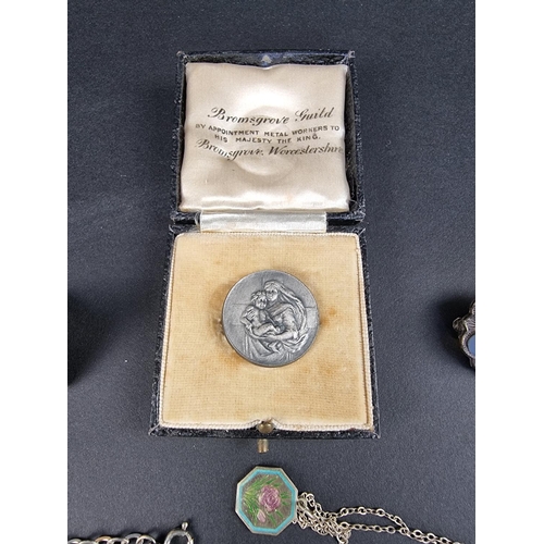 310 - A quantity of silver and white metal jewellery, stamped '925'.