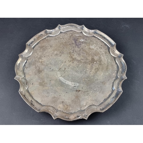 34 - An Edwardian silver piecrust salver, by James Dixon & Sons Ltd, Sheffield 1909, 26cm diameter, 6... 