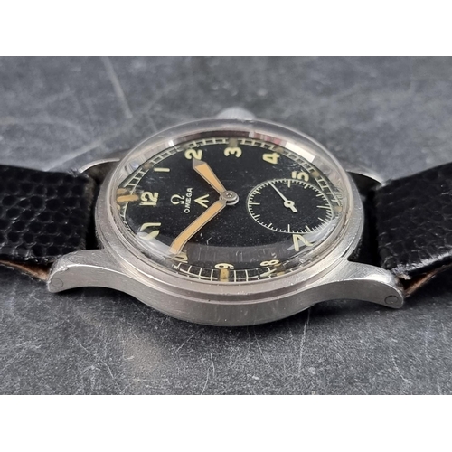 349 - A Military Issue WWII Omega 'Dirty Dozen' stainless steel manual wind wristwatch, 35mm, Ref. Y12148 ... 