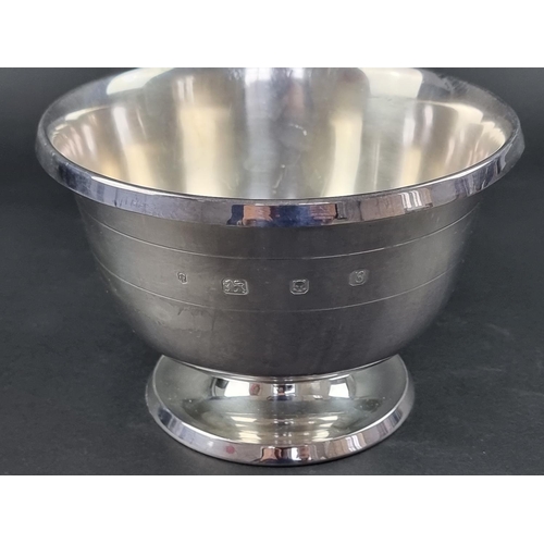 35 - A silver pedestal bowl, by Algernon Asprey Ltd, London 1976, 18.5cm diameter, 577g.