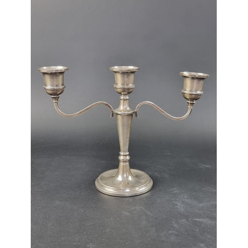 37 - A silver candelabrum, by W I Broadway & Co, Birmingham 1990, 20.5cm high, weighted.... 