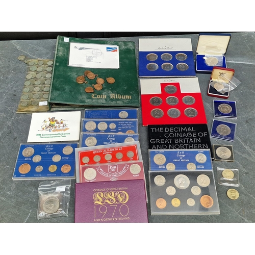 445 - Coins: a quantity of coins, mostly 20th century UK.