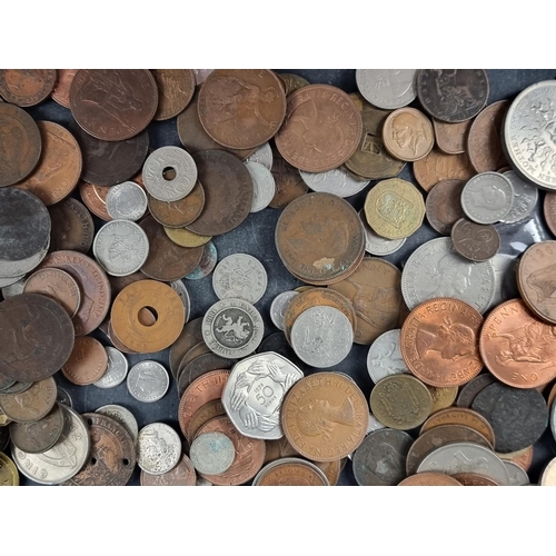 454 - Coins: a quantity of UK and world coins.