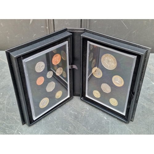 464 - Coins: a Royal Mint 2014 UK proof coin set, with CoA, cased.