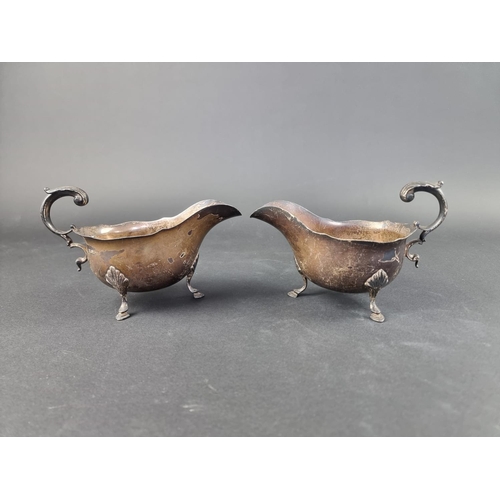 6 - A pair of silver sauce boats, by Atkin Brothers, Sheffield 1927, height to handle 11cm, 438g.... 