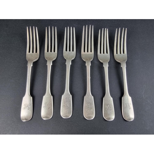 62 - A set of seven Victorian silver fiddle pattern forks, by Charles Boyton, London 1839, 307g.... 