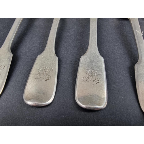 62 - A set of seven Victorian silver fiddle pattern forks, by Charles Boyton, London 1839, 307g.... 