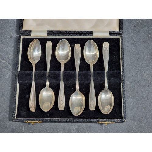 87 - A cased set of six silver teaspoons, by A P Co, Birmingham 1945, 72.9g.