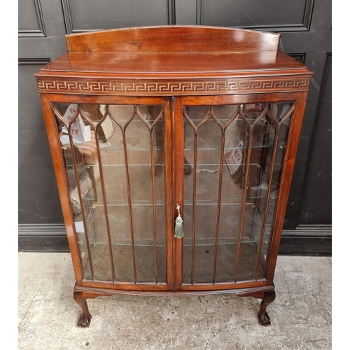 1000 - A 1920s mahogany bowfront display cabinet, 91.5cm wide.