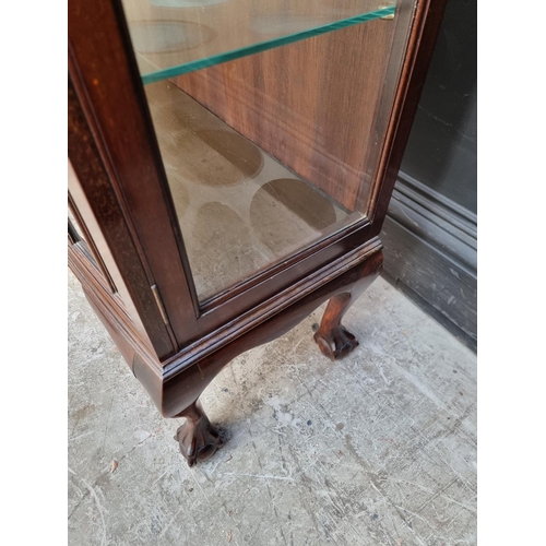 1000 - A 1920s mahogany bowfront display cabinet, 91.5cm wide.