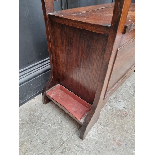 1004 - A small 1920s oak box seat settle/hall stand, 80.5cm wide.