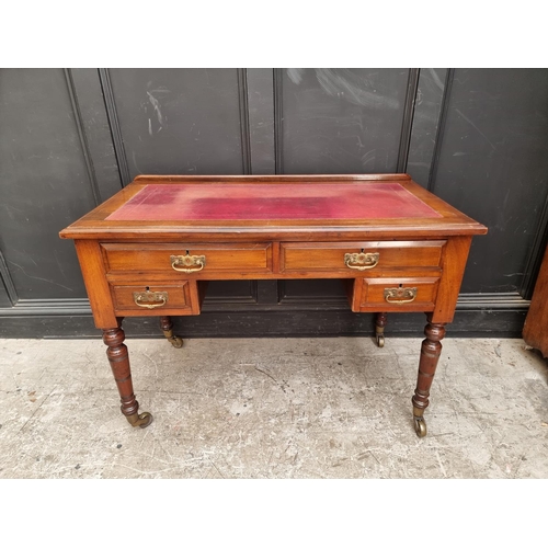 1005 - A late Victorian walnut kneehole desk, 107cm wide.