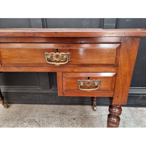 1005 - A late Victorian walnut kneehole desk, 107cm wide.