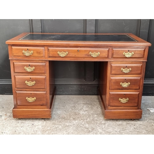 1039 - A late Victorian walnut pedestal desk, 121cm wide.