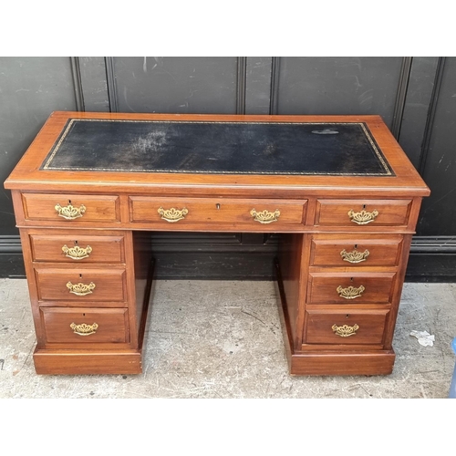 1039 - A late Victorian walnut pedestal desk, 121cm wide.