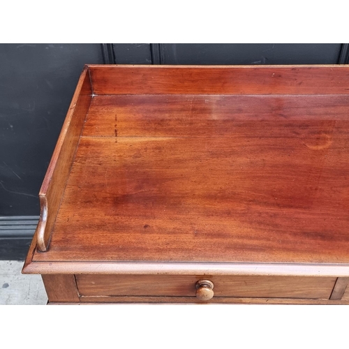 1041 - A Victorian mahogany washstand, 107cm wide.