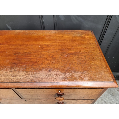 1053 - An early Victorian mahogany chest of drawers, 99.5cm wide.