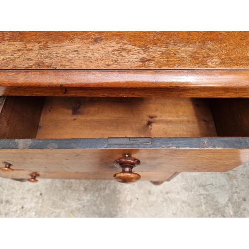 1053 - An early Victorian mahogany chest of drawers, 99.5cm wide.