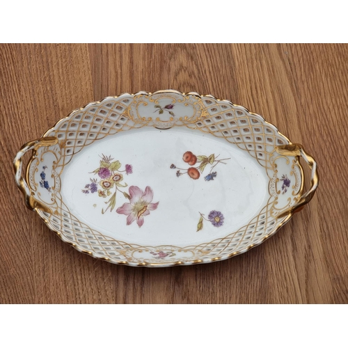 1253 - A collection of 19th century and later Continental porcelain, to include a Meissen cup and saucer; a... 