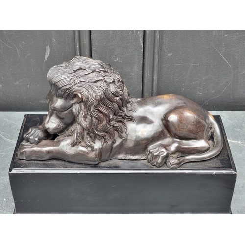 1337 - A bronze recumbent Lion, in the manner of Antonio Canova, on ebonized base, 32.5cm wide.... 