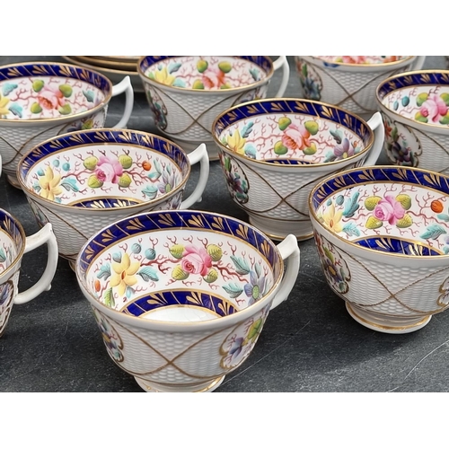 1365 - An impressive early 19th century Newhall porcelain tea service, pattern 1944.  ... 