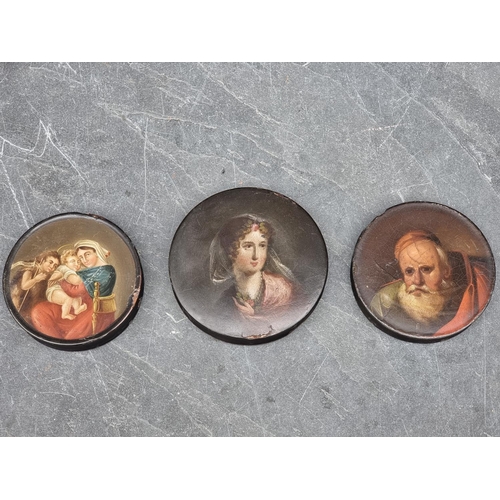 1405 - Three early 19th century Stobwasser style circular boxes and covers, largest 10.5cm diameter. (3)... 