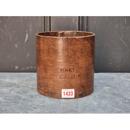 1433 - An antique elm half gallon grain measure, inscribed 'G2R', 15cm high.