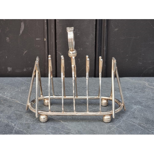 1445 - An electroplated novelty cricket bat and stumps toast rack, 19cm wide.