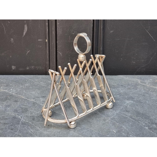 1445 - An electroplated novelty cricket bat and stumps toast rack, 19cm wide.