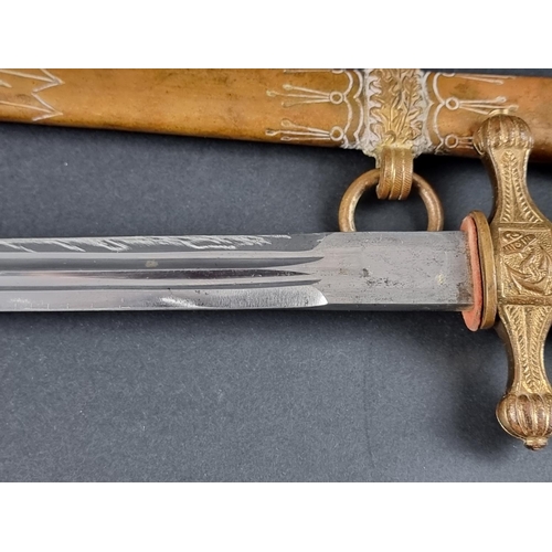 500 - A German Third Reich M1938 2nd model naval dagger and scabbard, with unsigned 25cm blade.... 