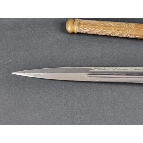 500 - A German Third Reich M1938 2nd model naval dagger and scabbard, with unsigned 25cm blade.... 