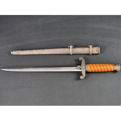 501 - A German Third Reich army officer's dagger and sheath, by Karl Eichhorn Solingen, with 26cm blade, o... 