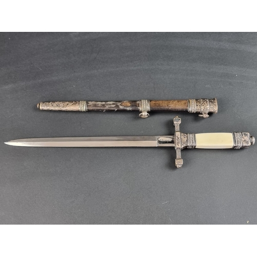 502 - A Polish WWII Model 1937 Air Force officer's dagger and sheath, by G. Boroski, the 23cm blade etched... 