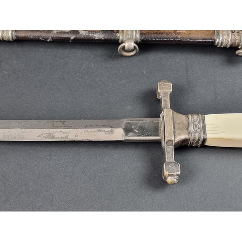 502 - A Polish WWII Model 1937 Air Force officer's dagger and sheath, by G. Boroski, the 23cm blade etched... 