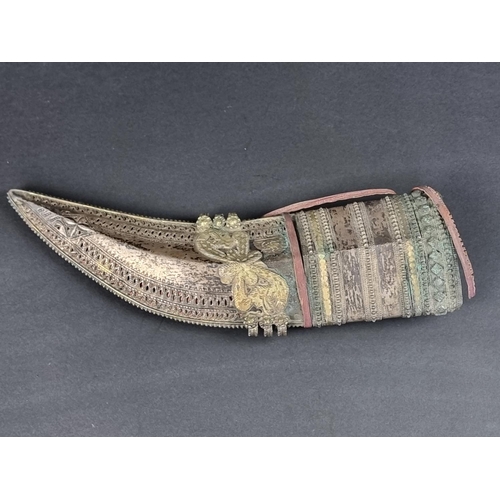 511 - An Arab jambiya and sheath, the 20cm blade with central ridge, yellow metal mounted plastic hilt, wi... 