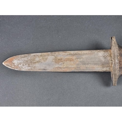 515 - A 19th/20th century Sudanese Dervish arm dagger and sheath or Loi Boi, possibly Battle of Omdurman p... 