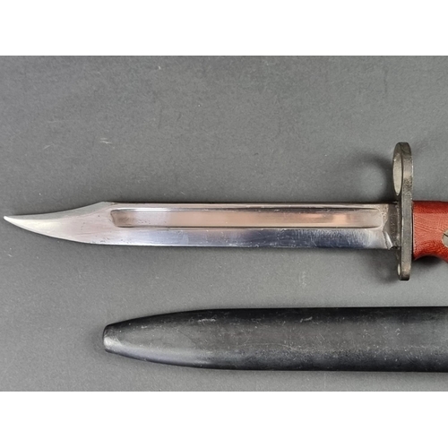 531 - A rare 1940s British military No.7 Mk1 Land Service bayonet and scabbard, for the Mk V sub machine g... 