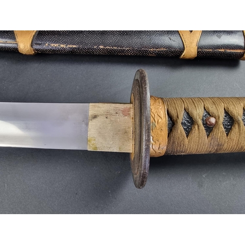 557 - A WWII Imperial Japanese Naval officer's kai gunto, with 65.5cm stainless steel blade, overall lengt... 