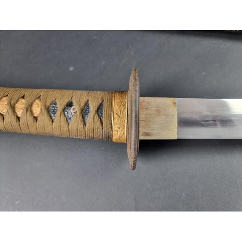 557 - A WWII Imperial Japanese Naval officer's kai gunto, with 65.5cm stainless steel blade, overall lengt... 