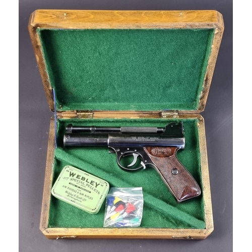 582 - A Webley Mk1 .177 cal air pistol, Serial No.567, boxed.