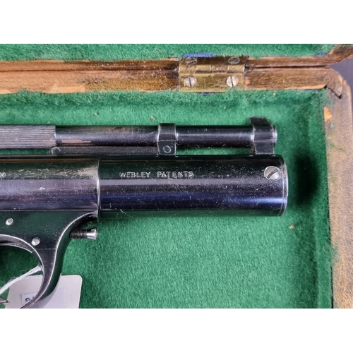 582 - A Webley Mk1 .177 cal air pistol, Serial No.567, boxed.