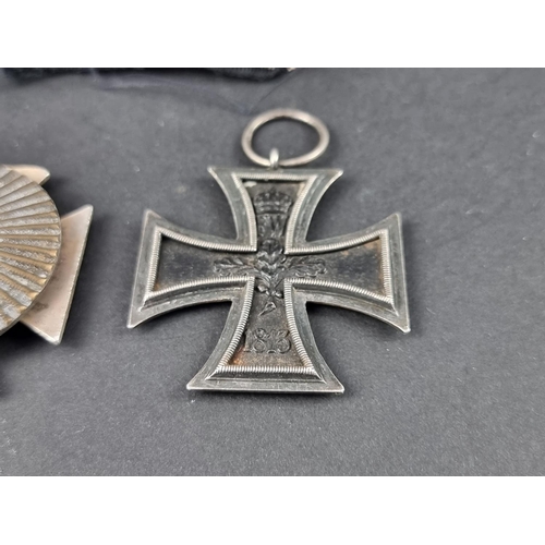 589 - Medals: an Imperial German Iron Cross second class, the suspension ring stamped 'WE'. (1)... 