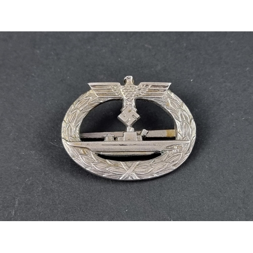 590 - A German Kriegsmarine U-Boat combat badge, makers mark FO, 5cm wide.