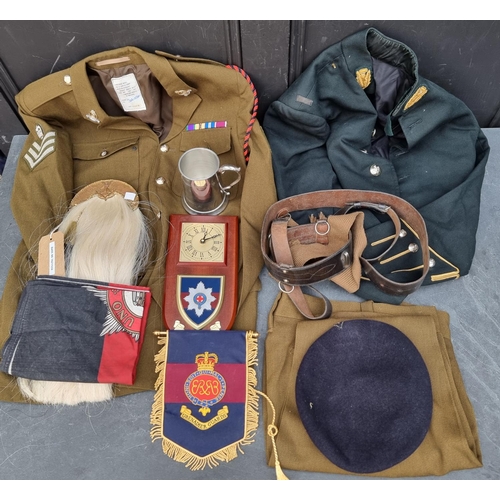 752 - A collection of British military and related items, to include a sporran, tankard etc.... 