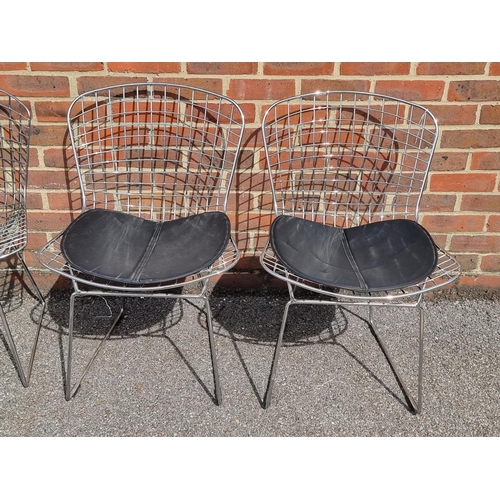 1074 - A set of four vintage wire chairs, by Harry Bertoia for Knoll; together with a similar later pair. (... 