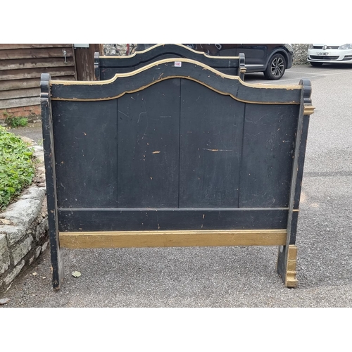 1083 - An antique continental ebonised and parcel gilt day bed, 131cm wide.